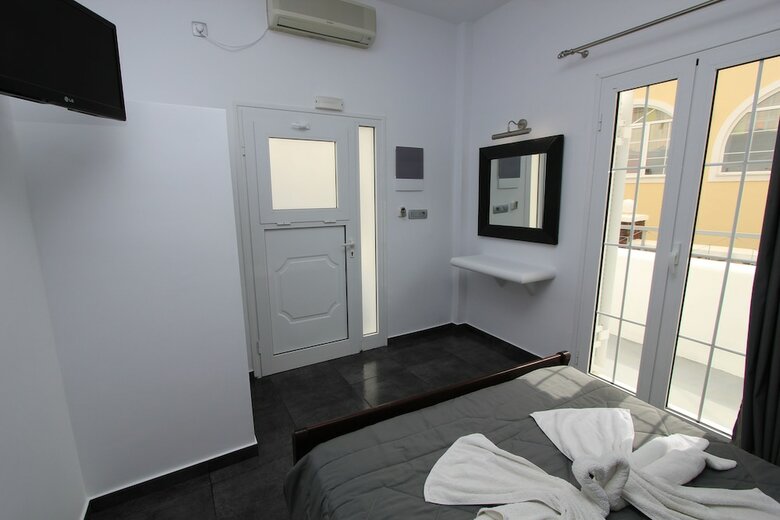 Hostal Gianna Suites