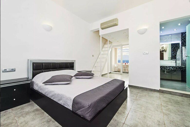 Hostal Gianna Suites