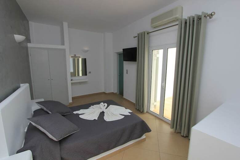 Hostal Gianna Suites
