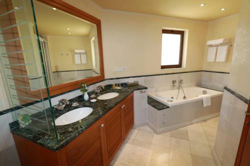 Hotel Annabelle Beach Resort
