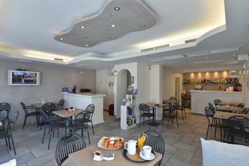 Alexandros Apartments