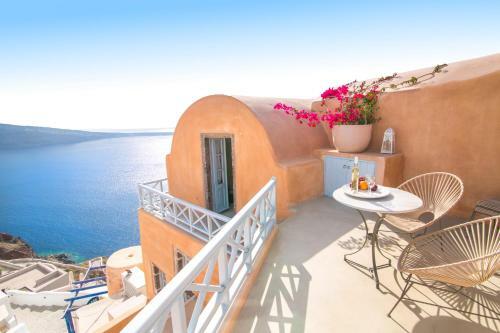 Villa Kastro Oia Houses