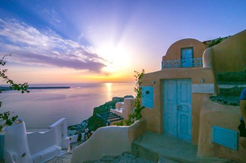 Villa Kastro Oia Houses