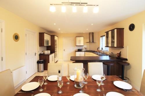 Villa Ardmullen 4 Bed Detached Holiday Home - Walnut
