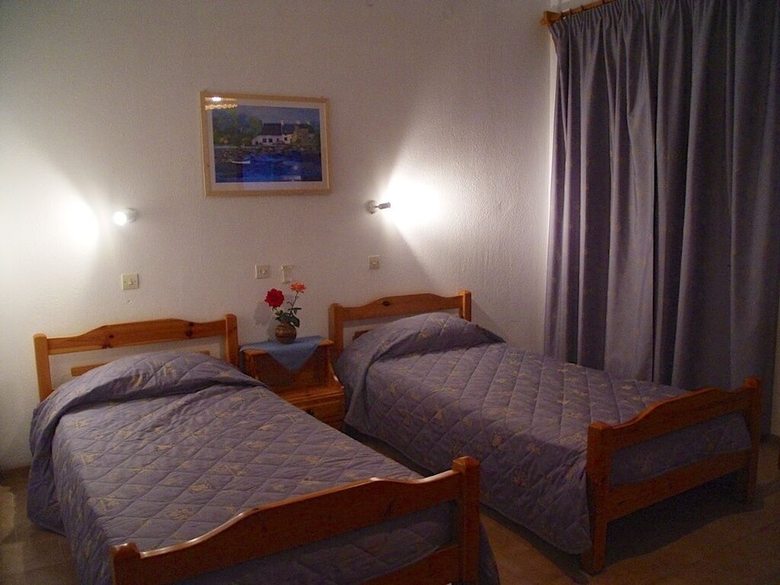 Hostal Guesthouse Christos