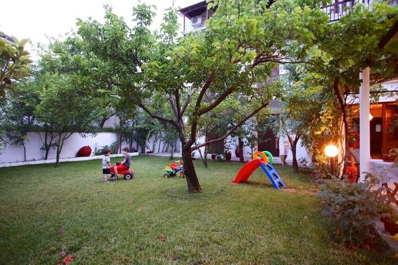 Hostal Guesthouse Christos