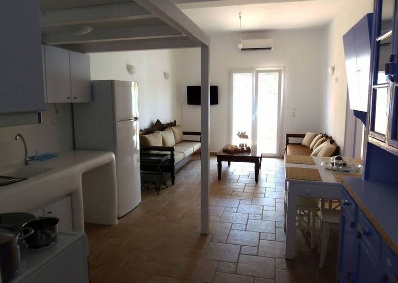Heliotropio Studios & Apartments
