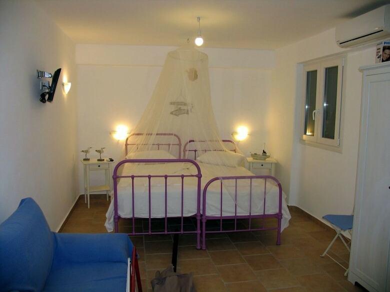 Heliotropio Studios & Apartments