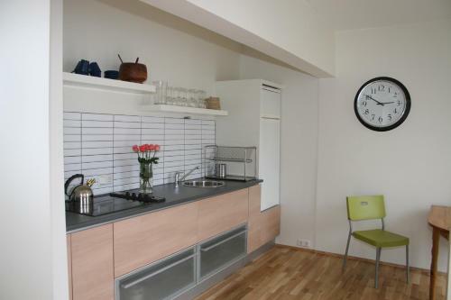 V27 Apartment