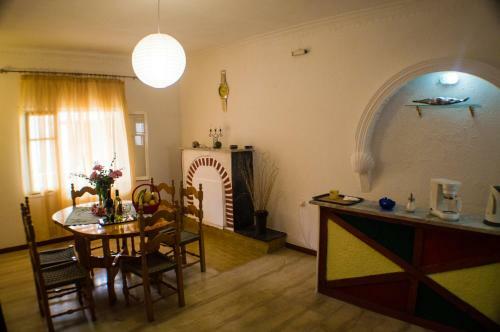 Agathi Beach House (black Rocks)