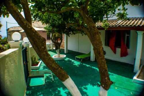 Agathi Beach House (black Rocks)