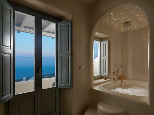 Hotel Dome Santorini Resort & Villas