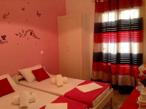 Hostal Nikoletta Rooms