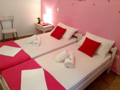 Hostal Nikoletta Rooms