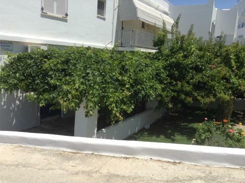 Hostal Nikoletta Rooms