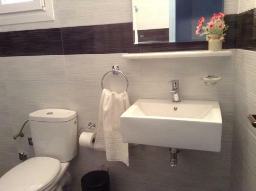 Hostal Nikoletta Rooms
