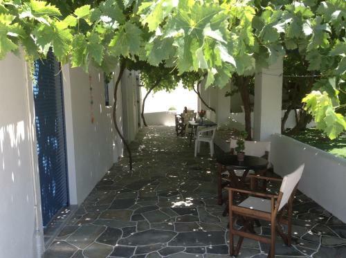 Hostal Nikoletta Rooms