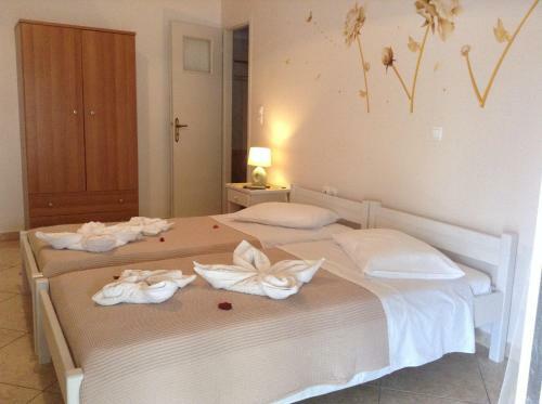 Hostal Nikoletta Rooms