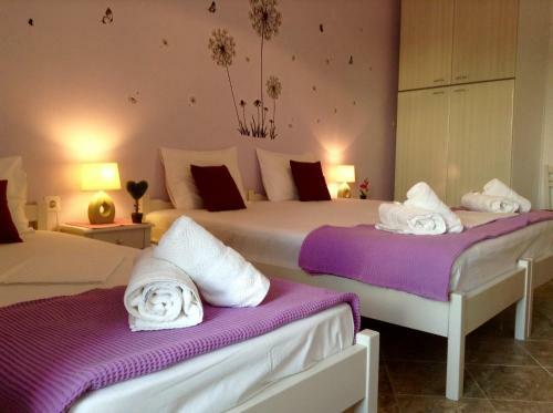 Hostal Nikoletta Rooms