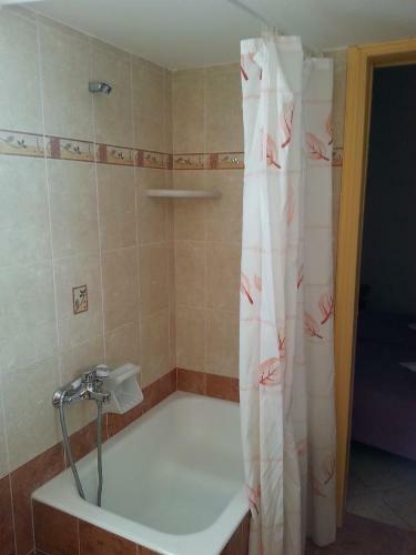 Hostal Nikoletta Rooms