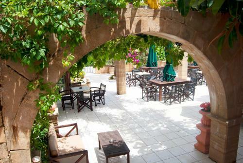 Eugenia Hotel & Apartments