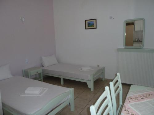 Hostal Four Seasons Rooms & Apartments