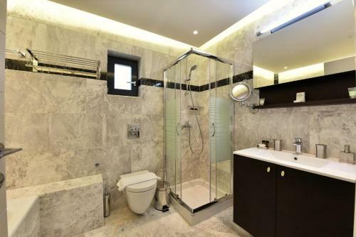 Alexander Suites
