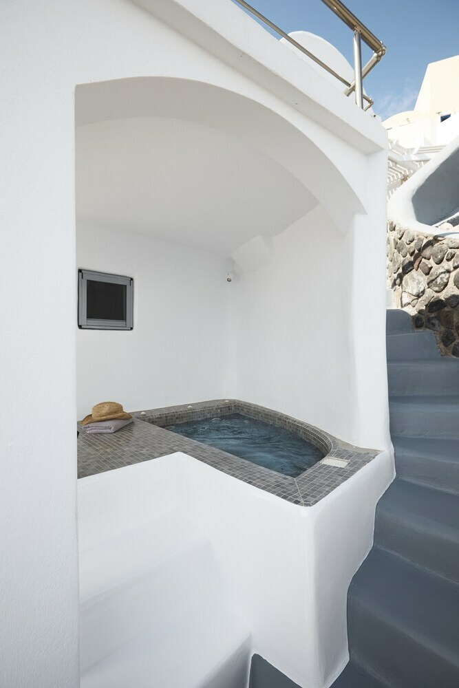 Virginia's Cave Villas