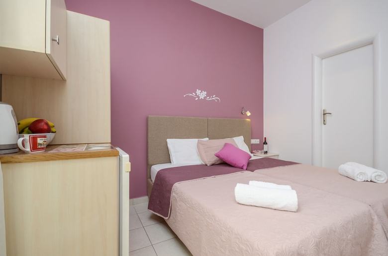 Panormos Hotel And Studios