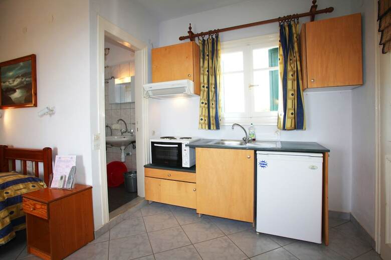 Hostal Alexandros Rooms & Studios