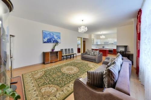Apartment Na Kunaeva 12
