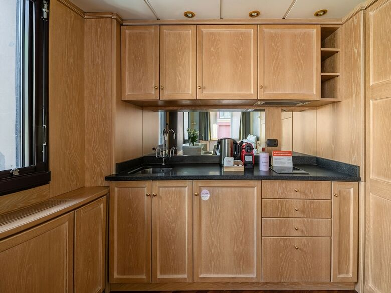 Hotel Camperio House Suites