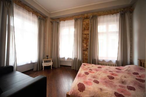 4 Bedroom Old Town Apartment
