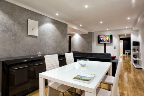 The Queen Luxury Apartments - Villa Cortina