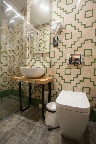 Hostal Solun's Riverside Rooms