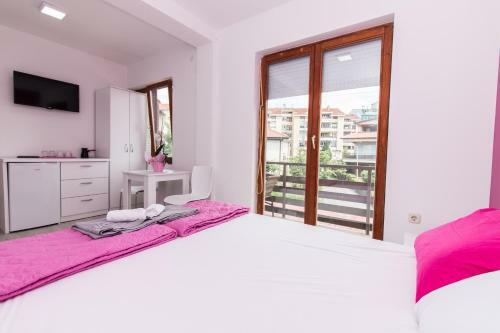 Hostal Aleksandra Guest House