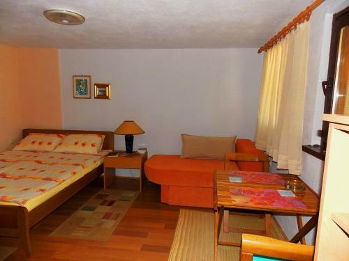 Hostal Zura Apartments