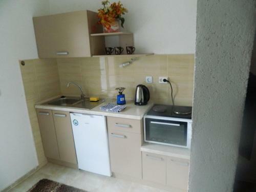 Din Apartments