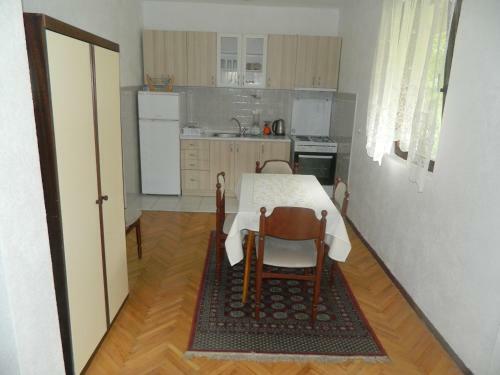 Din Apartments
