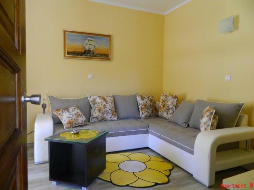 President Bungalows And Apartments