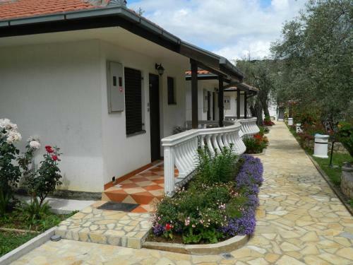 President Bungalows And Apartments