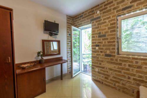 Contessa Apartments