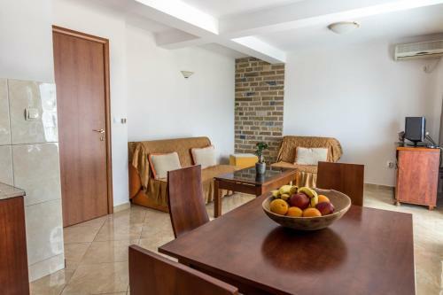 Contessa Apartments