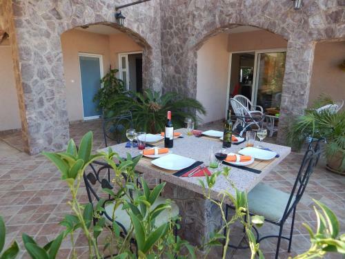 Contessa Apartments