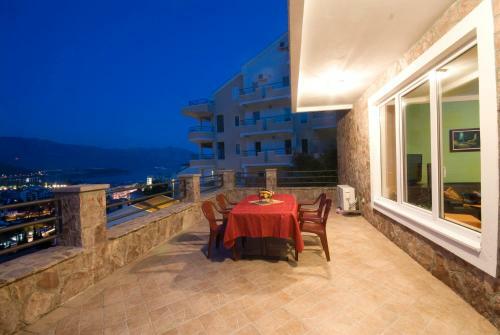 Contessa Apartments