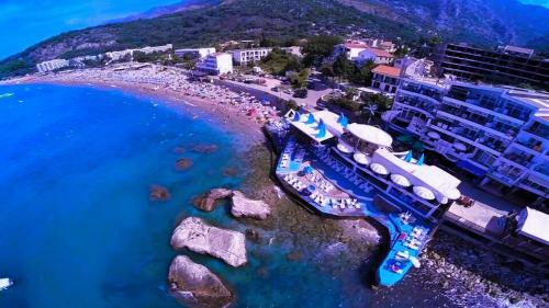 Malibu Apartments