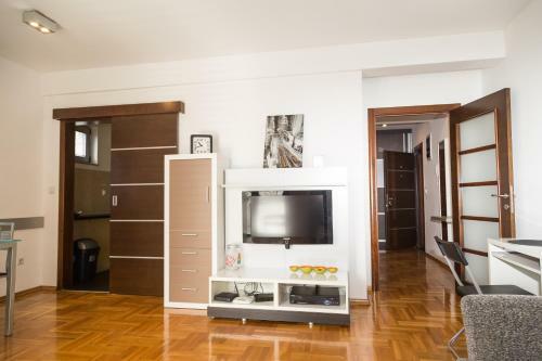 Apartments J & M