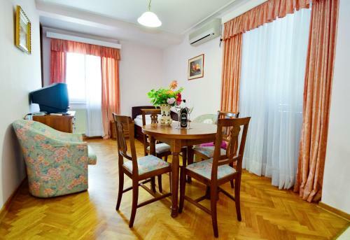 Hostal Villa Velzon Guesthouse