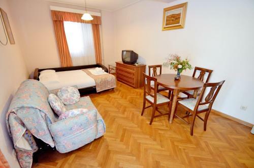 Hostal Villa Velzon Guesthouse