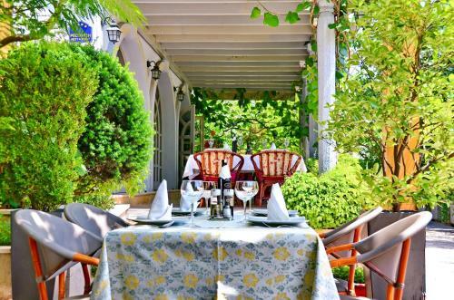 Hostal Villa Velzon Guesthouse
